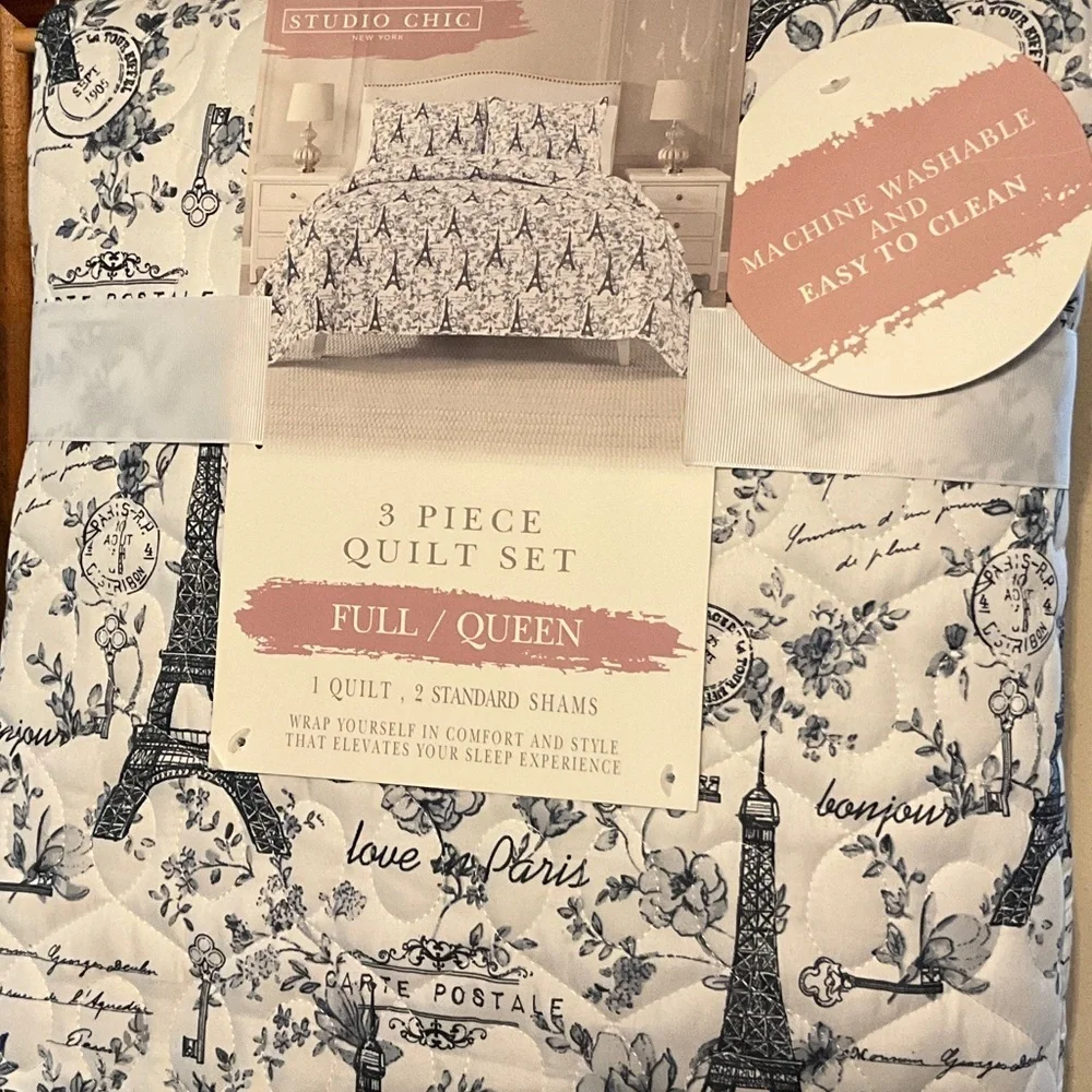 Quilt 3 Piece Quilt Set, Eiffel Towers with Flowers, Off White, and Dark Blue